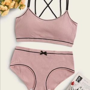 “Bio criss cross lingerie set”